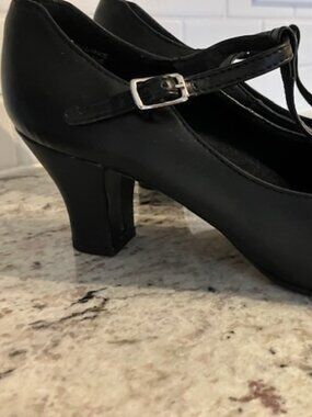 Capezio Character Shoe—8M—1.5" Heel